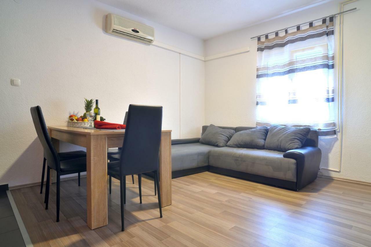 Red Rose Apartment สปลิท ภายนอก รูปภาพ