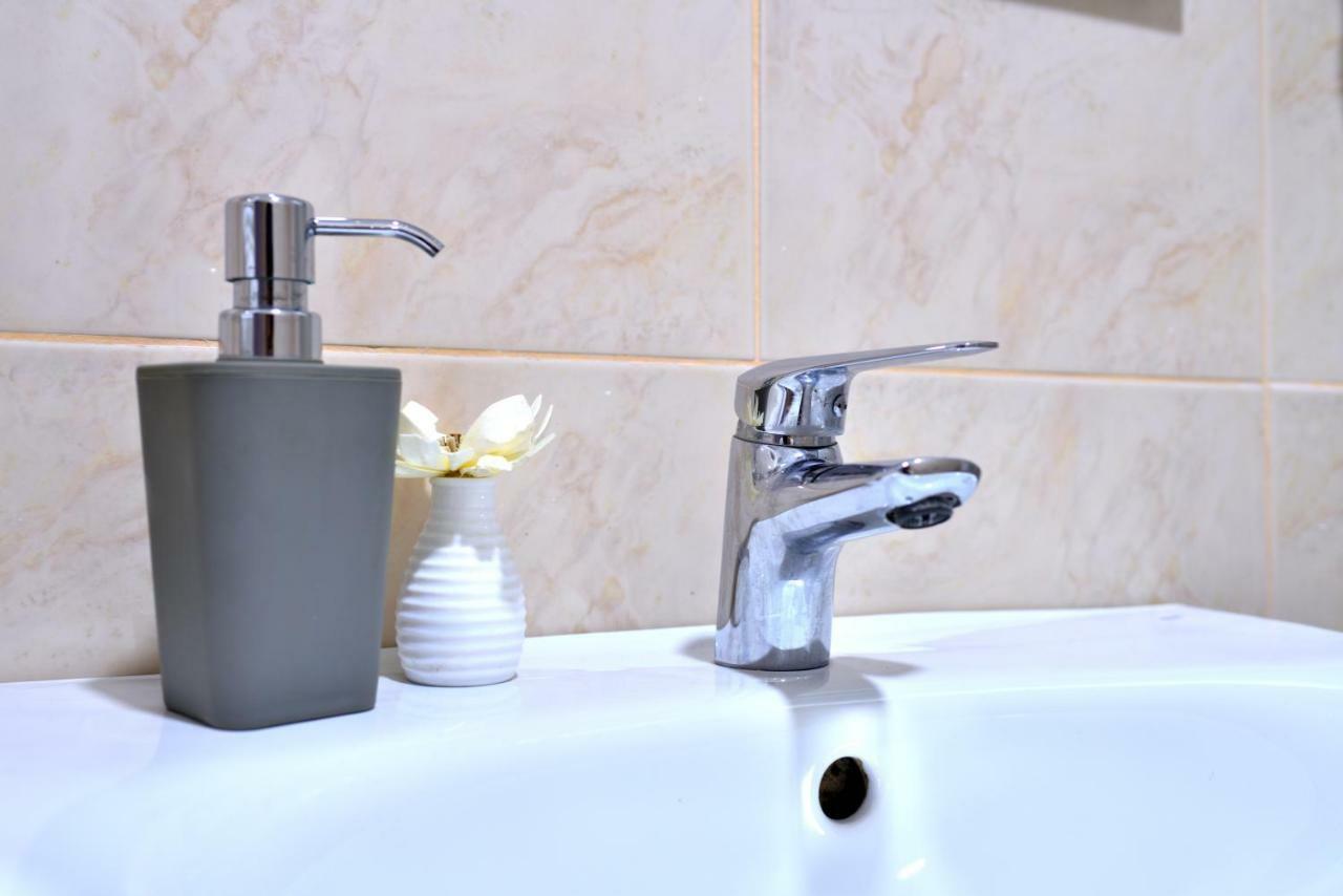 Red Rose Apartment สปลิท ภายนอก รูปภาพ
