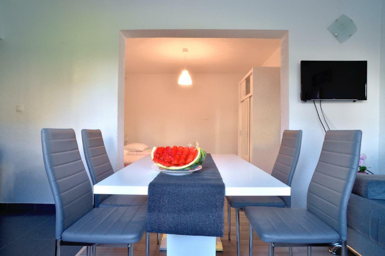 Red Rose Apartment สปลิท ภายนอก รูปภาพ