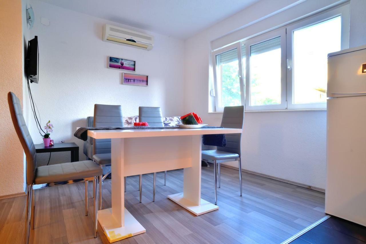 Red Rose Apartment สปลิท ภายนอก รูปภาพ