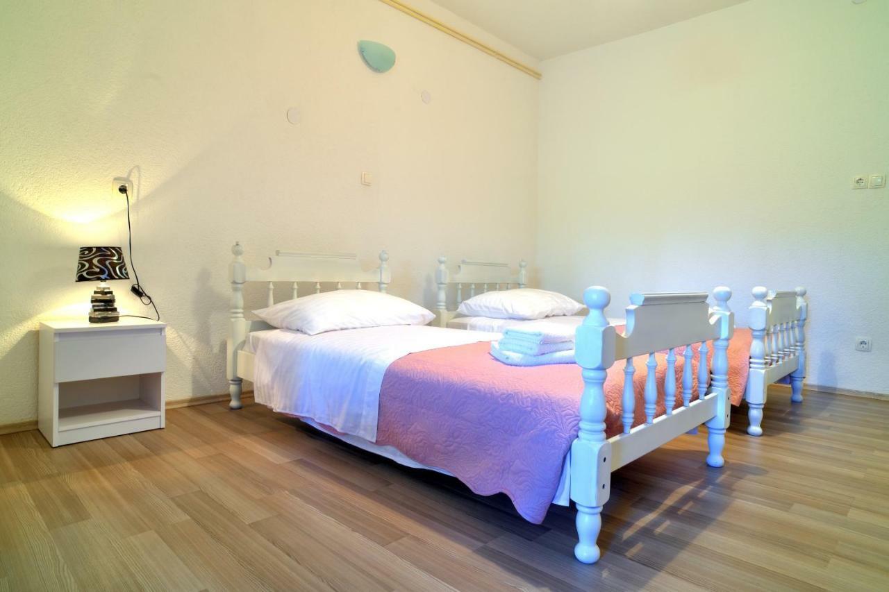 Red Rose Apartment สปลิท ภายนอก รูปภาพ