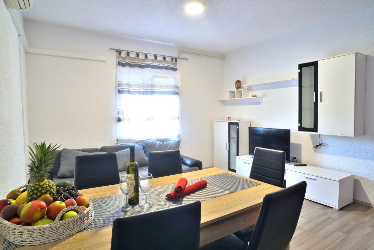 Red Rose Apartment สปลิท ภายนอก รูปภาพ
