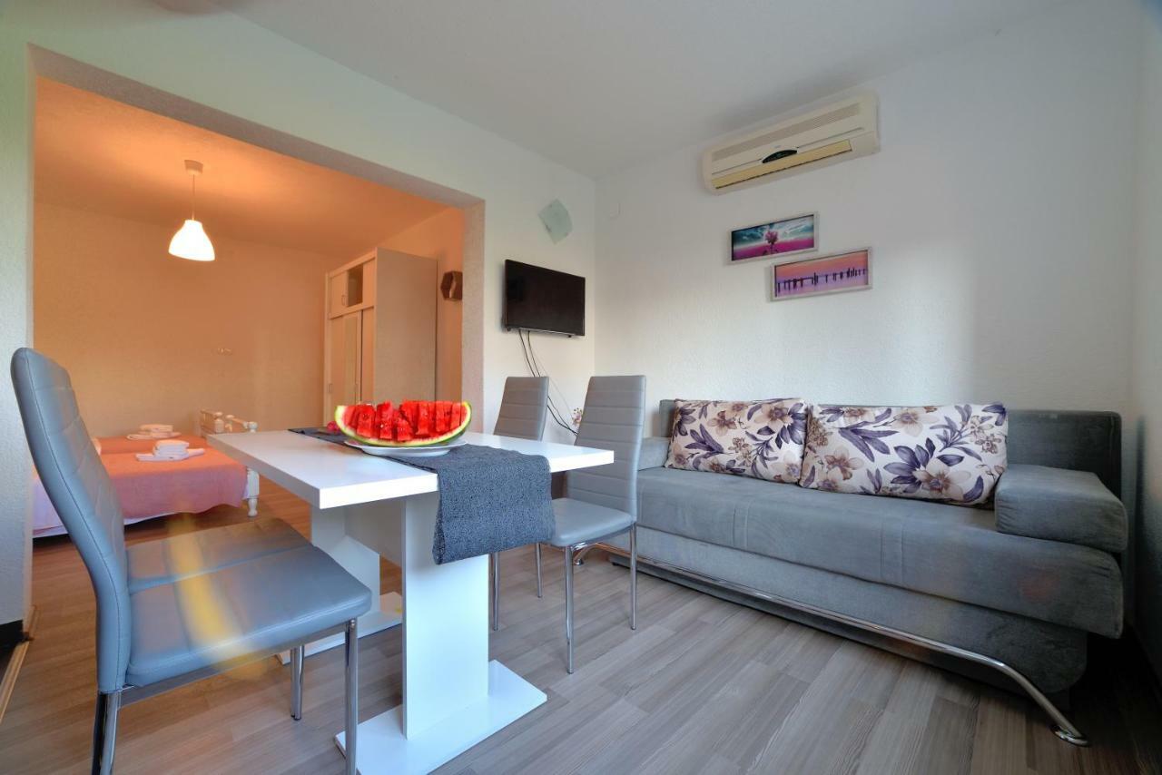 Red Rose Apartment สปลิท ภายนอก รูปภาพ