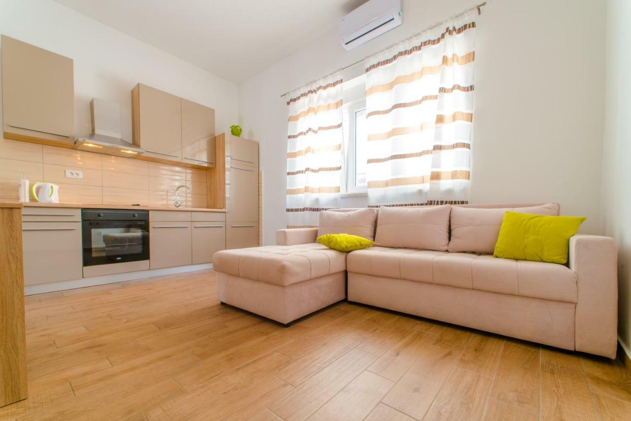 Red Rose Apartment สปลิท ภายนอก รูปภาพ