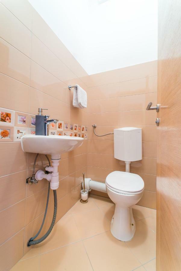 Red Rose Apartment สปลิท ภายนอก รูปภาพ