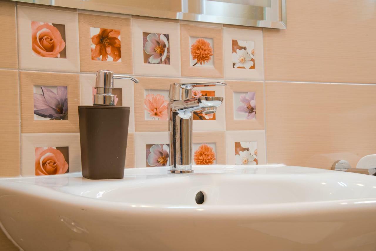 Red Rose Apartment สปลิท ภายนอก รูปภาพ