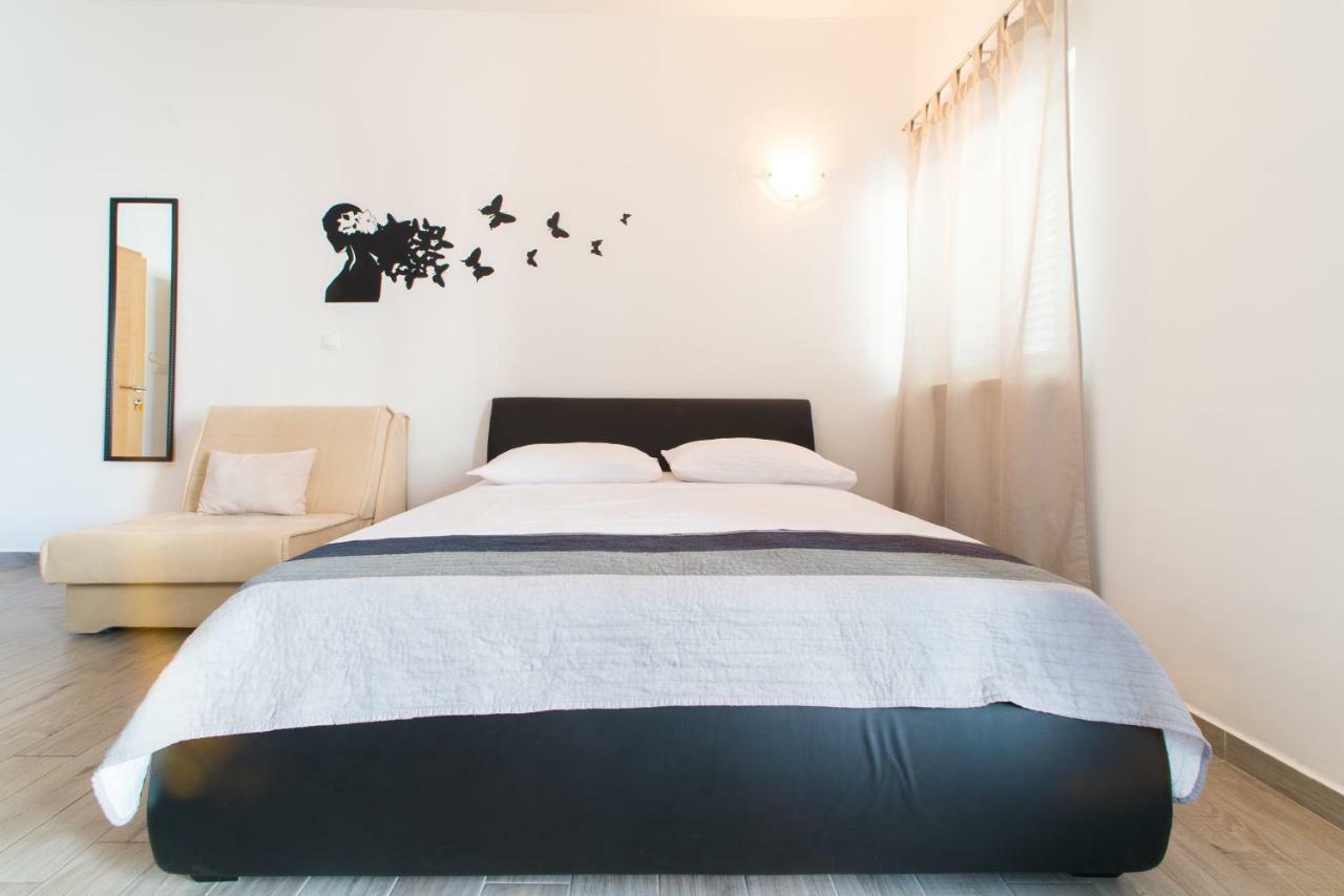 Red Rose Apartment สปลิท ภายนอก รูปภาพ